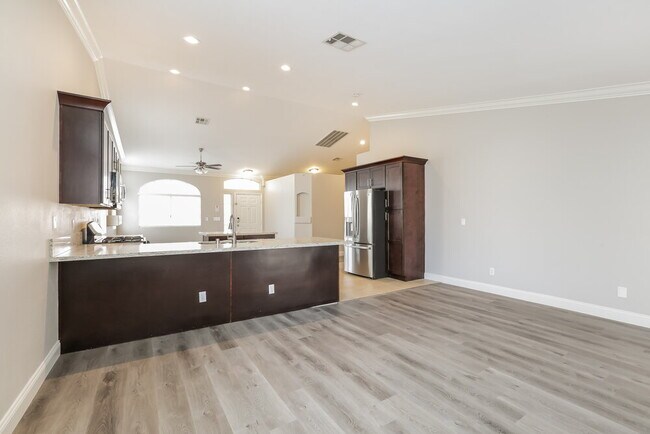 Building Photo - 121 Skytop Dr
