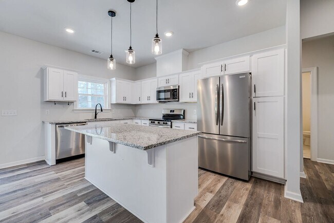 Building Photo - Like-New 3BR + Flex Room, 2.5BA Home with ...