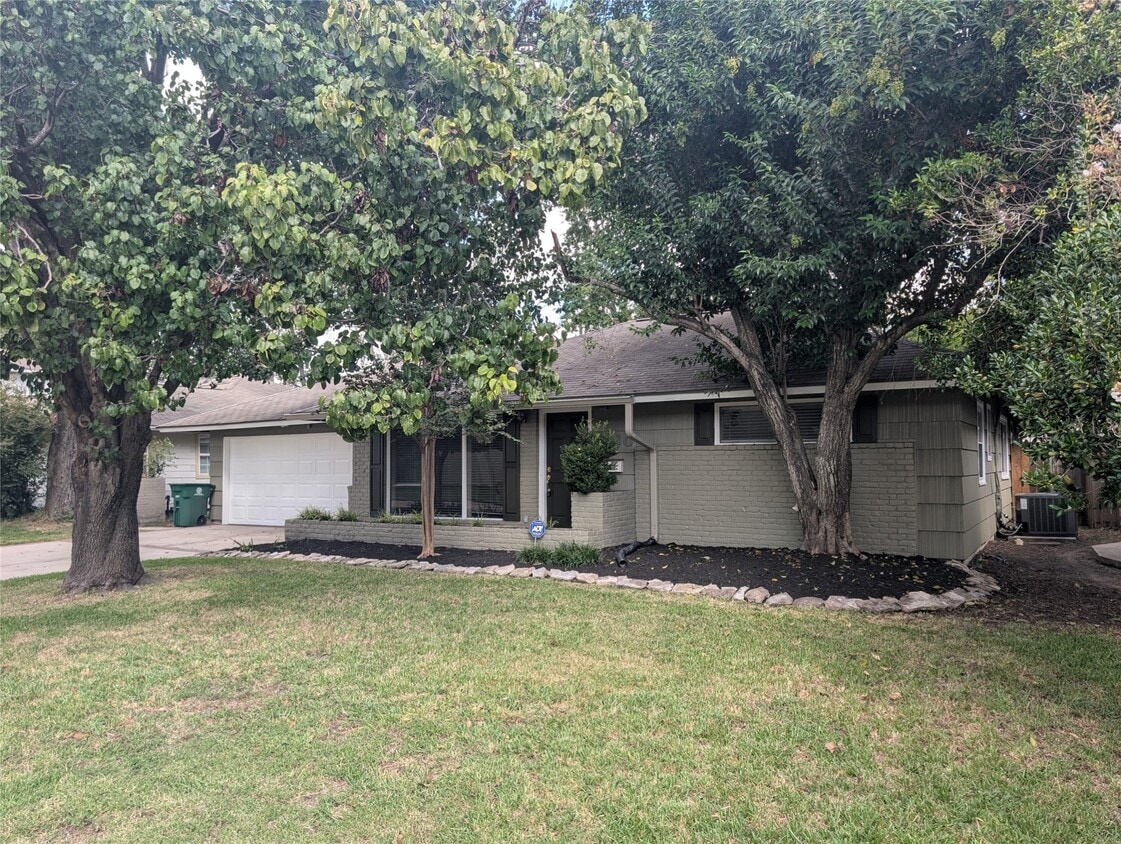 Foto principal - 5310 Windswept Ln