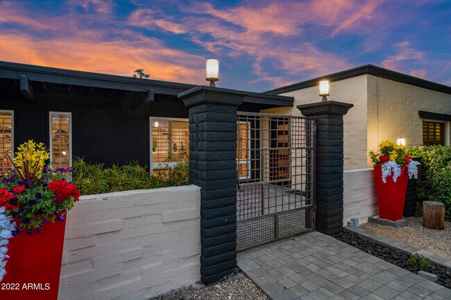 Foto del edificio - 7042 N 12th Way