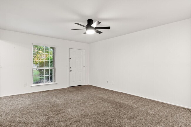 Foto del edificio - 3034 Forest Creek Ct