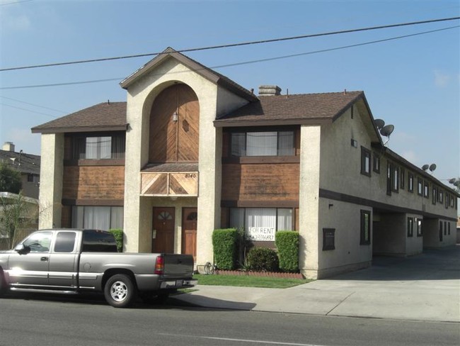 Foto del edificio - 8040 Stewart and Gray Rd