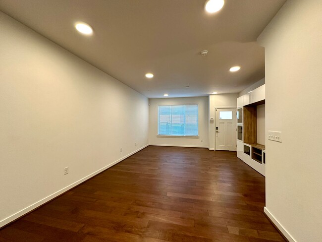 Foto del edificio - 3Bd/3Ba Bellevue Townhouse