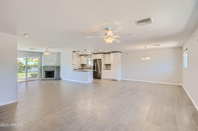 Building Photo - 8232 E Crestwood Way