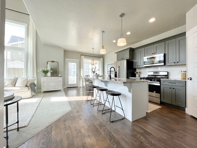 Building Photo - Stunning Model Townhome at Quailhill!