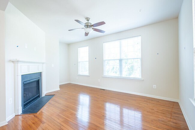 Foto del edificio - Beautiful 3 BR/3 BA EOG Townhome in Capito...