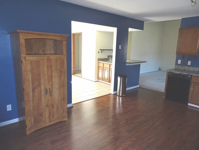 Building Photo - Single Family Ranch in Larskpur