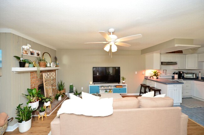 Foto del edificio - Just Blocks from Beach!