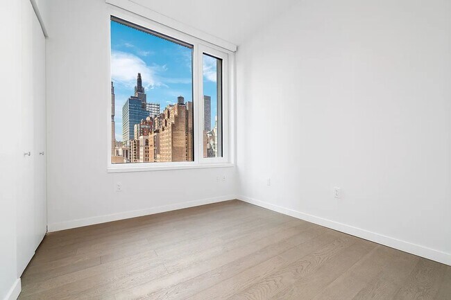 Building Photo - 200 E 23rd St