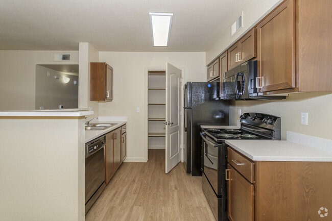 2BR, 2BA - 919 SF - Ridgeview by Vintage