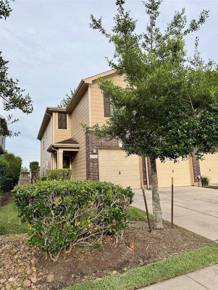 Foto del edificio - 16010 Limestone Lake Dr