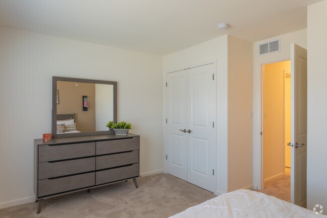 Apt 3517 - Hampden Greene