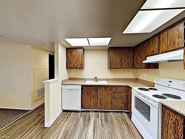 Building Photo - 4930 College Oak Dr