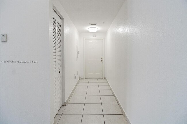 Foto del edificio - 17425 NW 75th Pl