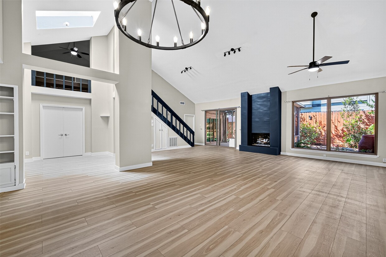 Foto principal - 2026 Ashford Hollow Ln