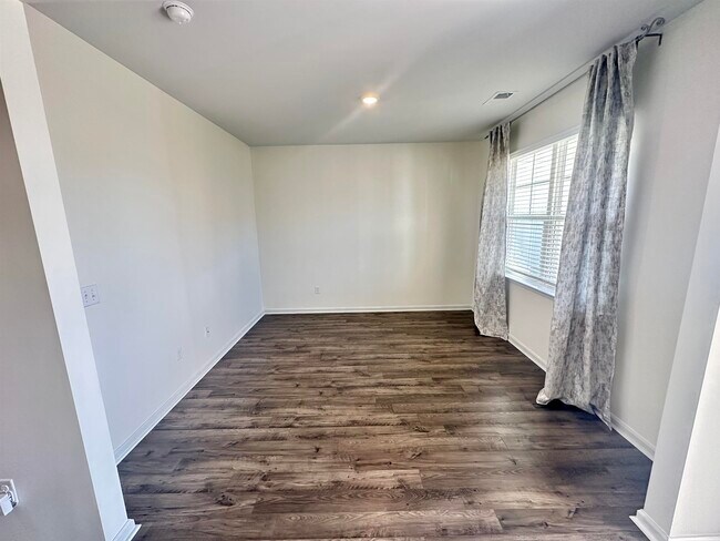 Foto del edificio - 340 Emery Oak Dr