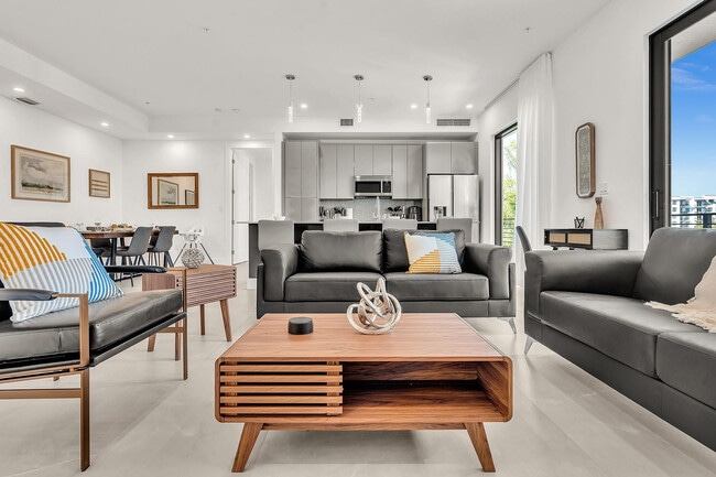 Foto del edificio - 2100 Miami Rd