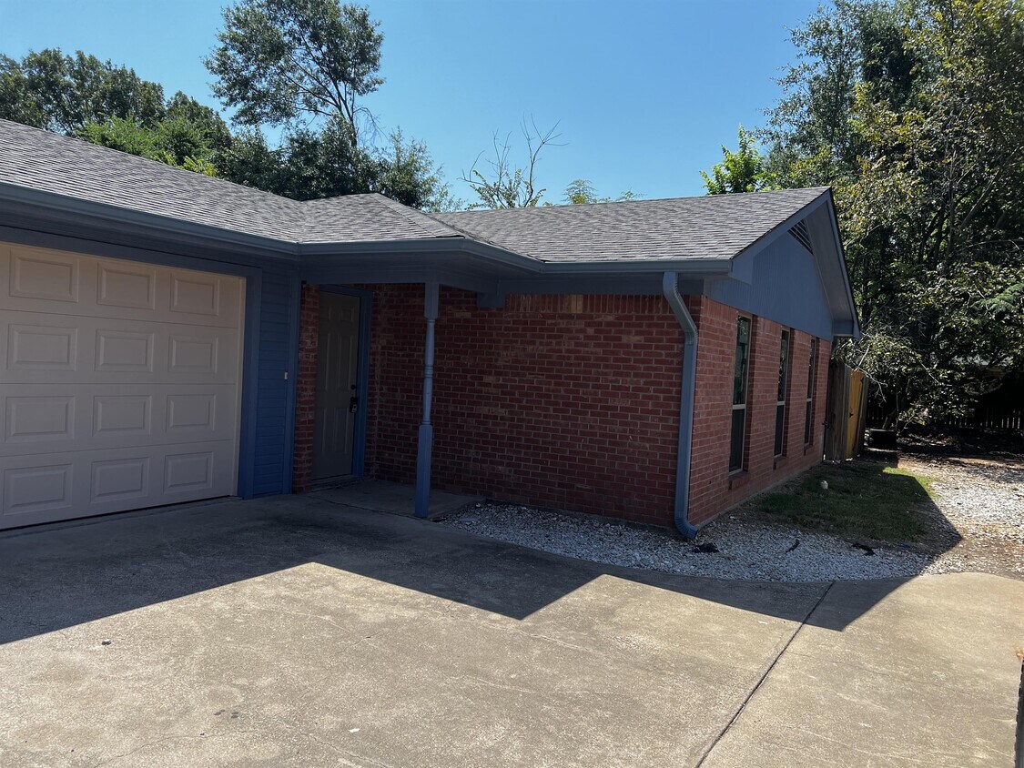 Foto principal - 3617 McDonald Rd
