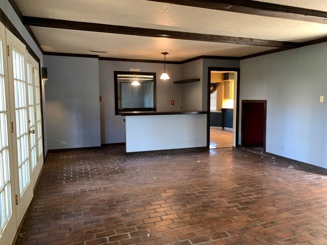 Wet Bar - 611 E Cypresswood Dr