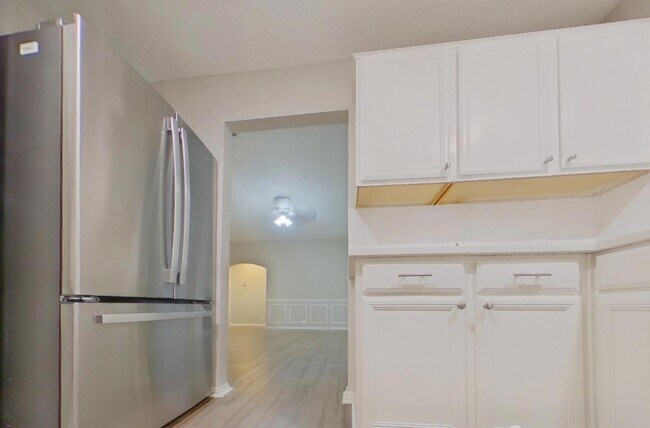 Foto del edificio - AVAILABLE NOW READY TO MOVE IN