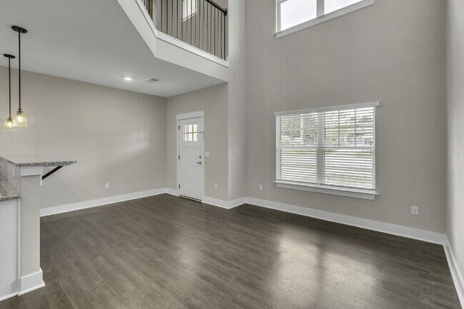 Foto del edificio - Modern 2BD, 2.5BA Townhouse with Large Loft in Travelers Rest