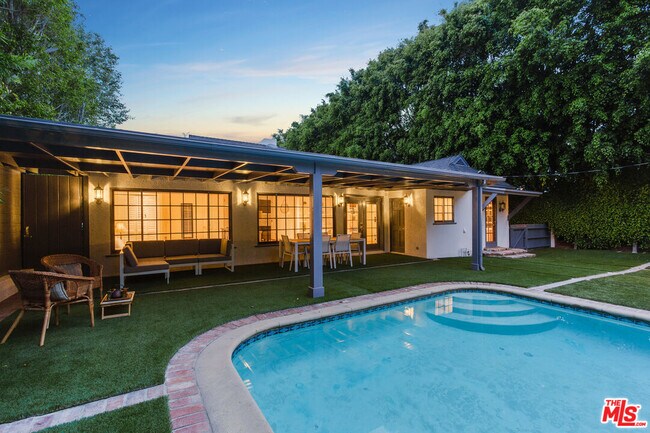 Foto del edificio - 1526 San Vicente Blvd