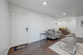 Building Photo - 5863 Inwood Dr