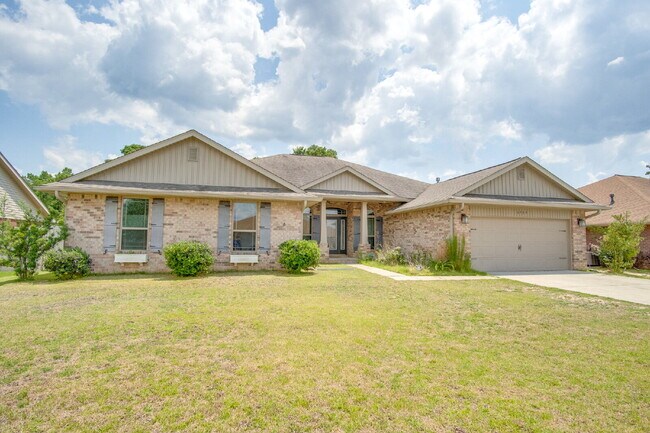 Foto del edificio - Milton 4BR Pool Home with Office, Vaulted Ceilings, Screened Saltwater Pool & 2-Car Garage