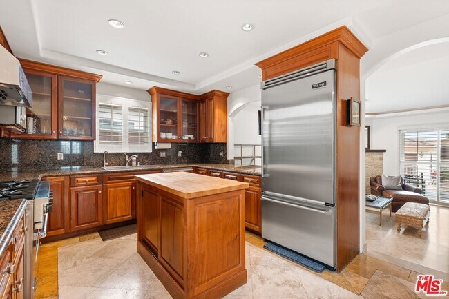 Foto del edificio - 6416 W 83rd St
