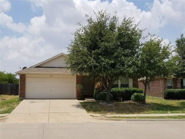 Building Photo - 5727 Goldfinch Way