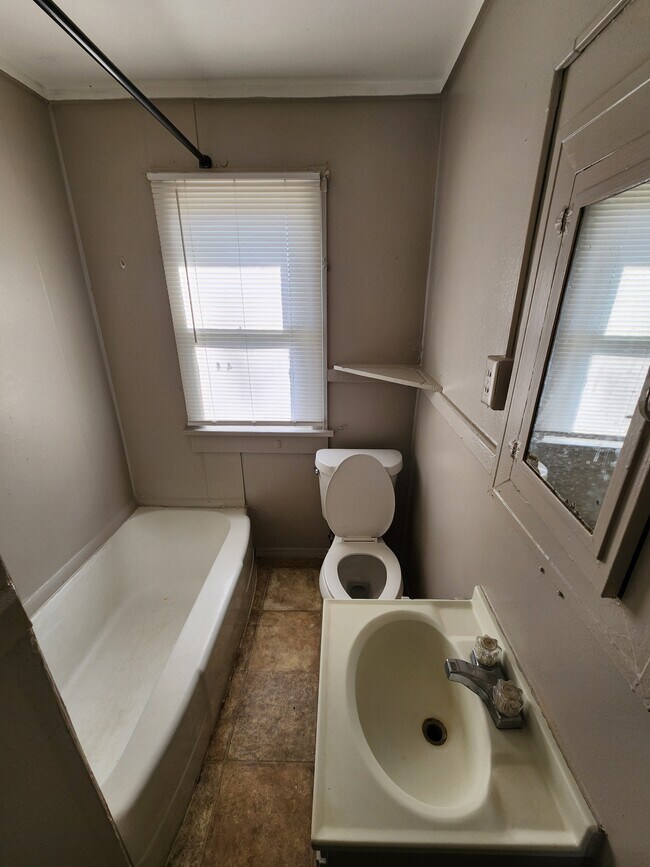 Foto del edificio - 811 E 17th St