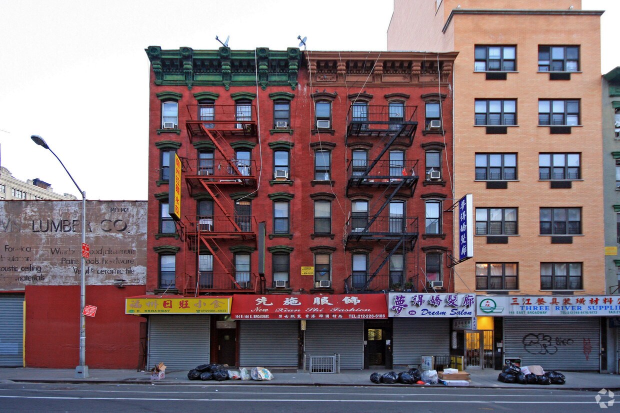 Building Photo - 146 E Broadway