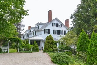 Building Photo - 135 Bridge St