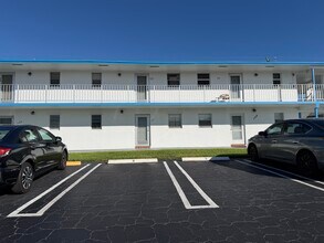 Building Photo - 1113 Lake Terrace