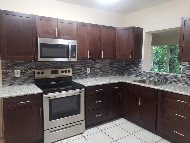 Foto del edificio - 3640 SW 14th St