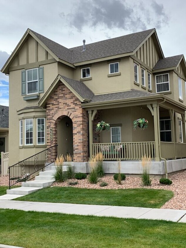 Primary Photo - Living by the Lake! 3 bed, 2.5 bath, 3 car!!