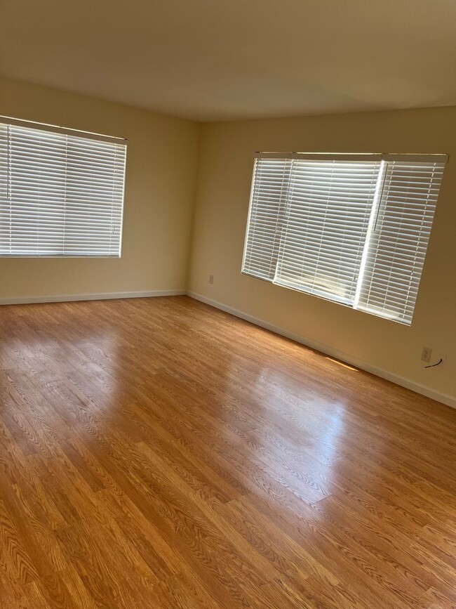 Building Photo - 3BD 2BA House located in Mira Mesa