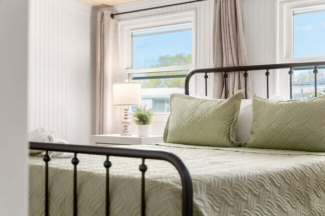 Building Photo - 10034 Hamp Dr