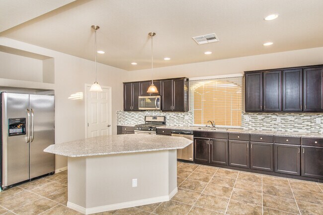Building Photo - Beautiful 4 Bedroom, 2 Story Home in the S...