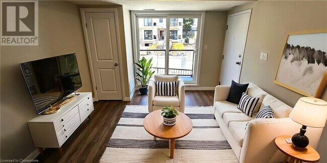 Photo du bâtiment - 410 Northfield Dr W