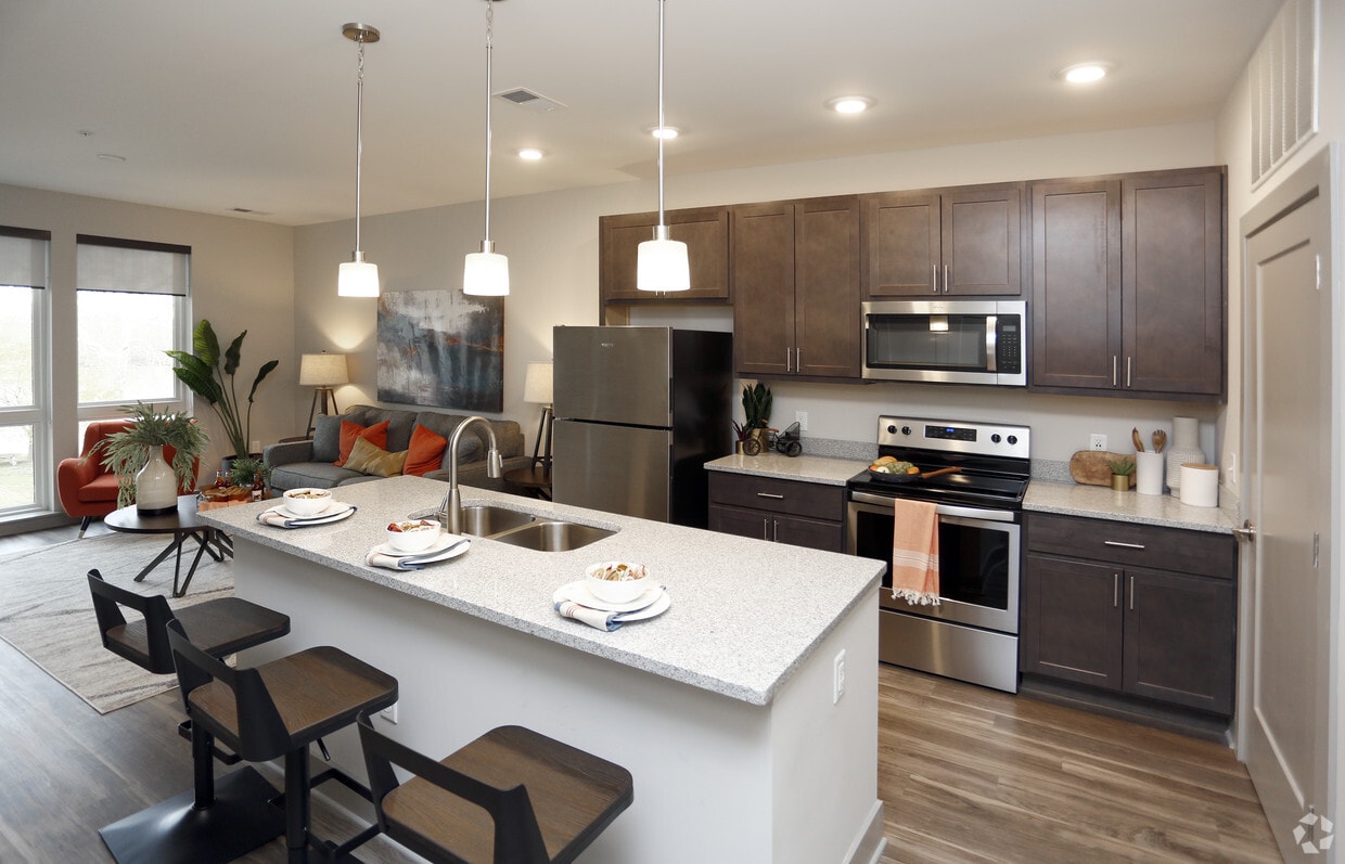 Kitchen/1BR, 1BA - 692 SF - River House