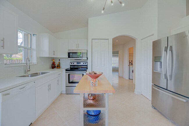Building Photo - 14133 SW 154th Pl