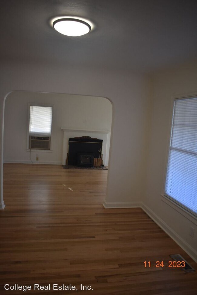 Building Photo - 3 br, 1 bath House - 2606 N Center St.
