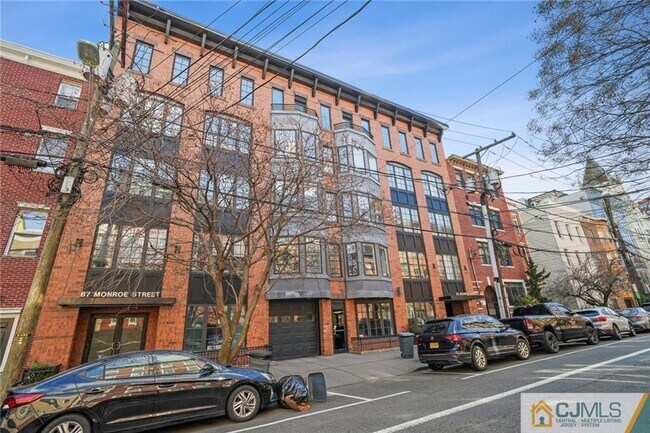 Building Photo - 83 Monroe St