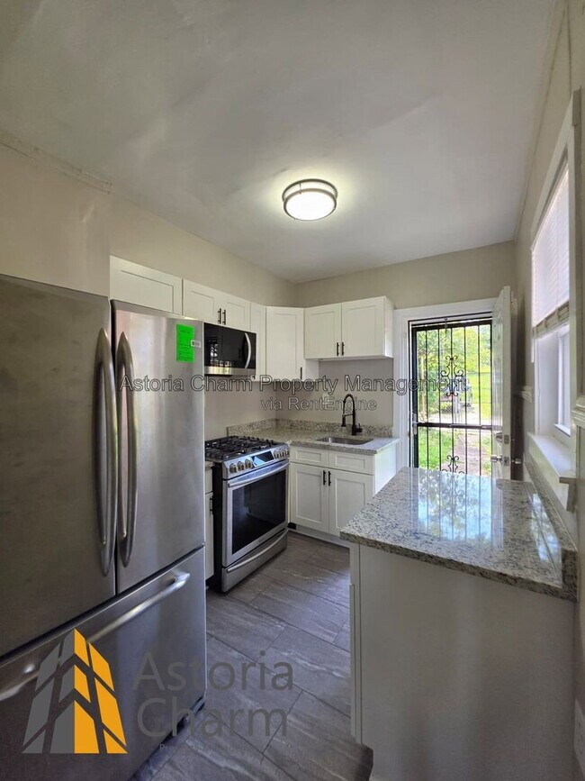 Foto del edificio - 1418 N Dukeland St