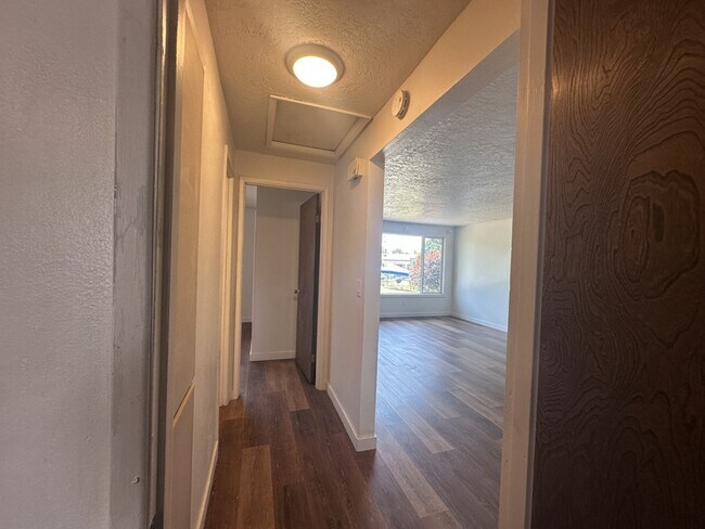 Foto del edificio - 750 N Main St