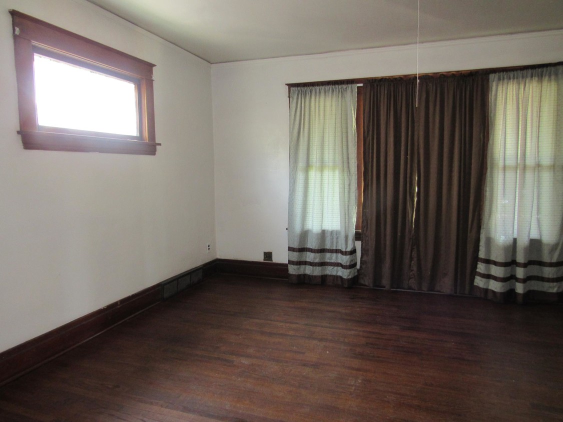 Primary Photo - 2228 Cleveland Ave