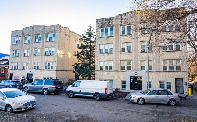 Building Photo - 1123 E 81st St