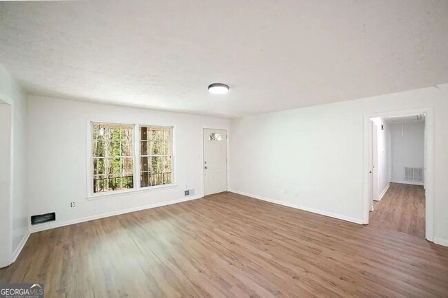 Foto del edificio - 325 Segrest Cir