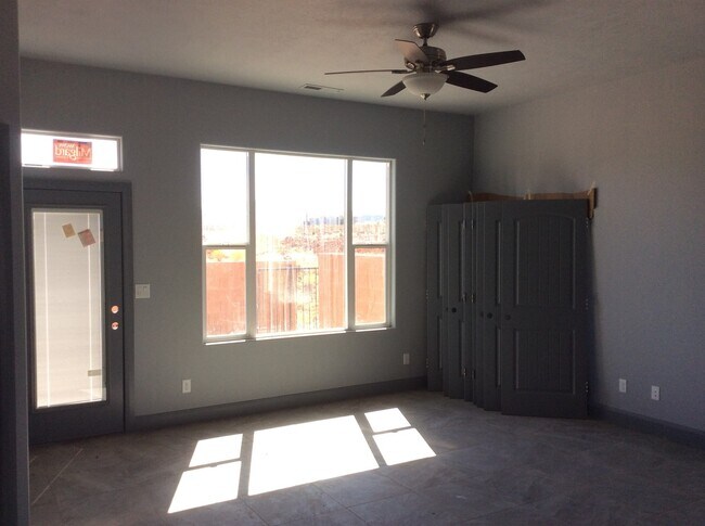 Building Photo - Tanzanite Townhome